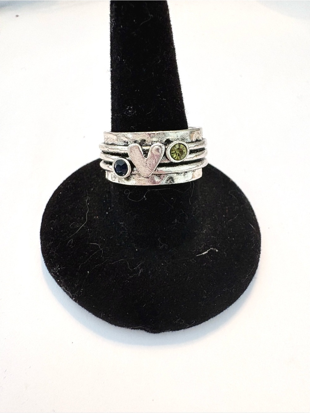 3 stationary bands, 925 marked, with Tanzanite and Peridot stone ring size 6